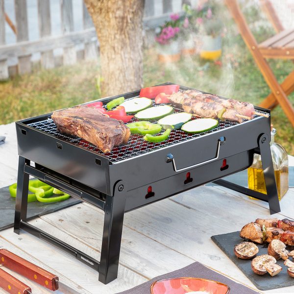 Klappbarer tragbarer Grill für die Verwendung mit Holzkohle